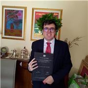 Sono un avvocato e svolgo la professione libera da oltre 30 anni. Posso impartire lezioni private di diritto